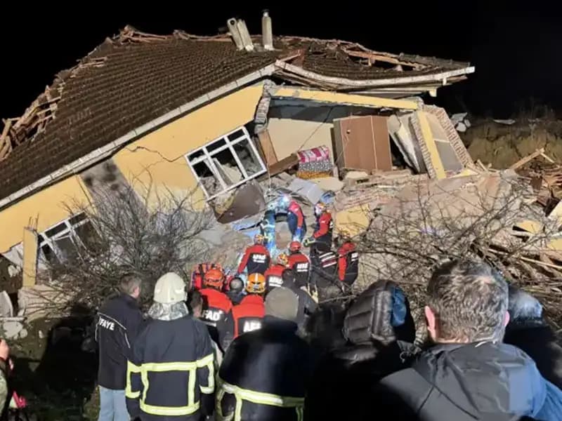 Sinop’ta Heyelan Felaketi: Üç Ev Yıkıldı, Sokağın Durumu Korkutuyor