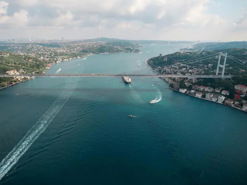İstanbul Boğazı'nda Gemi Trafiği Açıldı