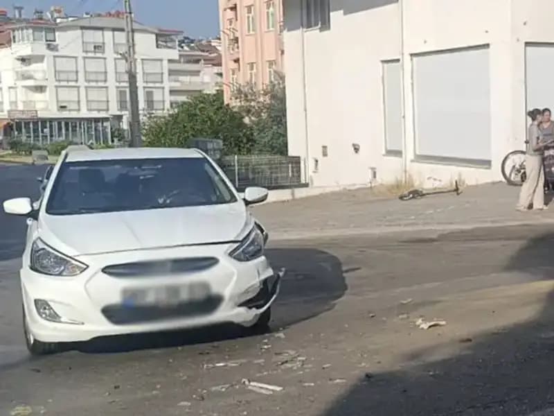 Antalya'da Trafik Kazası: İki Otomobil Çarpıştı, Yaralılar Var!