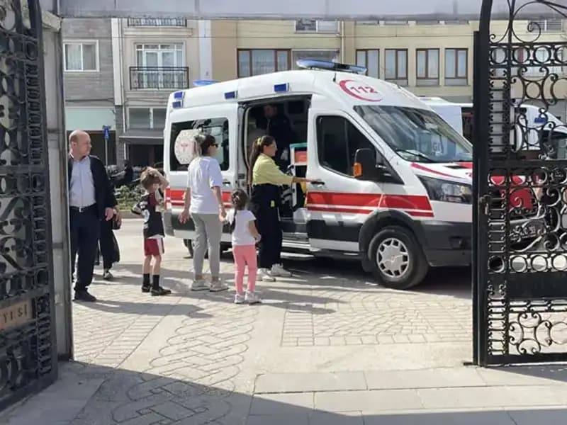 Eskişehir'de Sahipsiz Köpek İki Çocuğa Saldırdı: Panik Anları Yaşandı