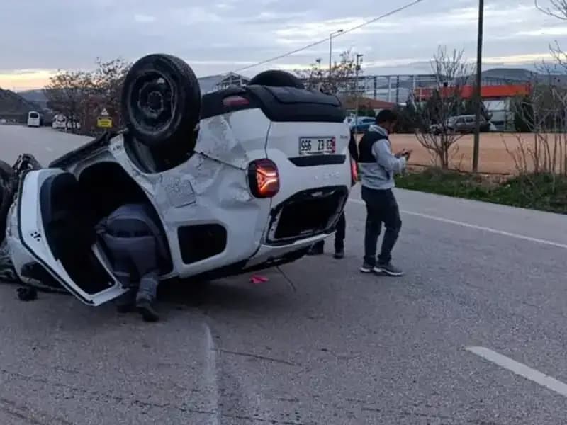Kontrolden Çıkan Otomobilin Takla Atma Anı İzdihama Yol Açtı