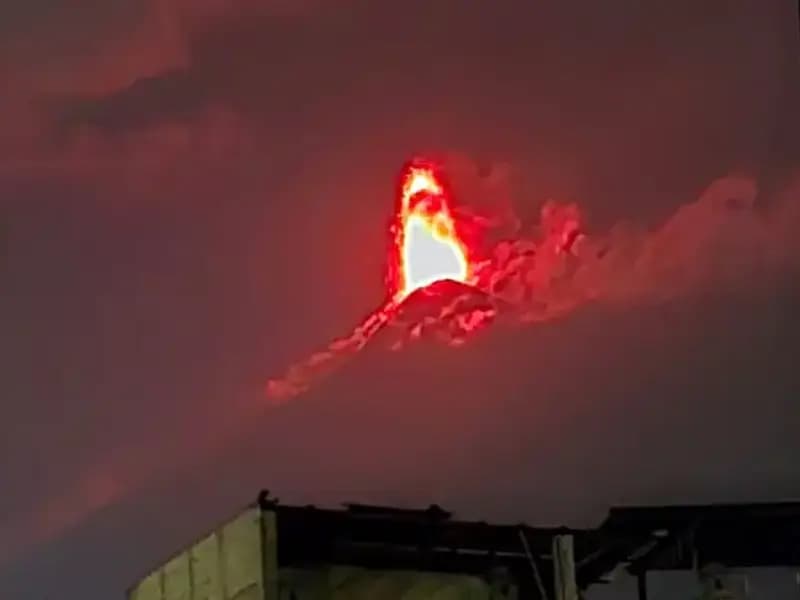 Guatemala'daki Fuego Yanardağı Patladı, 30 Bin Kişilik Tahliye Alarmı