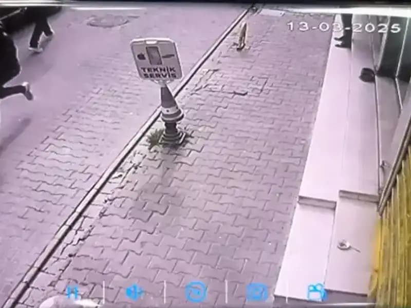 İstanbul'da Silahlı Saldırı: Bacağından Vurulan Genç, Hayatta Kalma Mücadelesi Veriyor