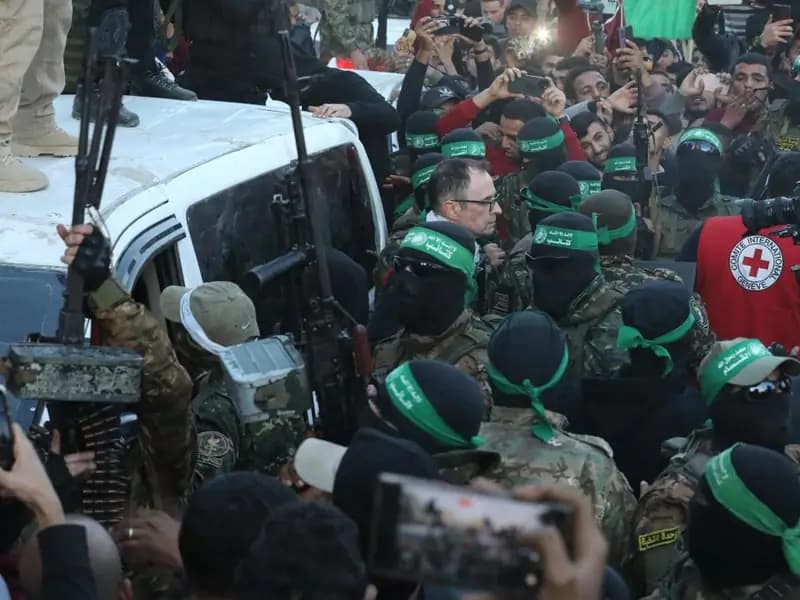 Hamas, 3 İsrailli Kadın Esirini Kızılhaç'a Teslim Etti