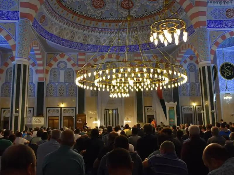 Regaib Kandili'nde Müslümanlar dualarla buluşuyor