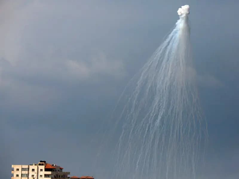 İsrail Ordusu, Lübnan'da Fosfor Bombası Kullanarak Saldırdı