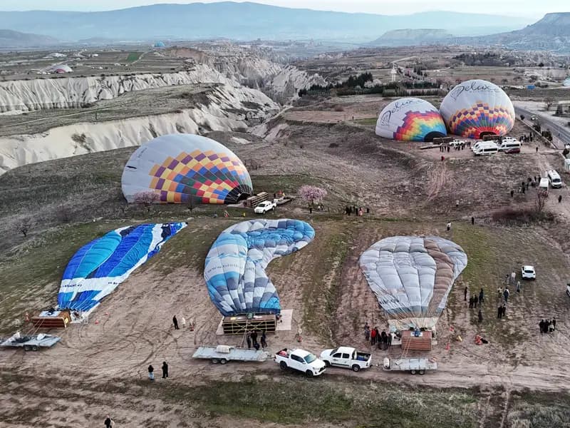 Kapadokya'da Olumsuz Hava Koşulları Balon Turlarını İptal Etti