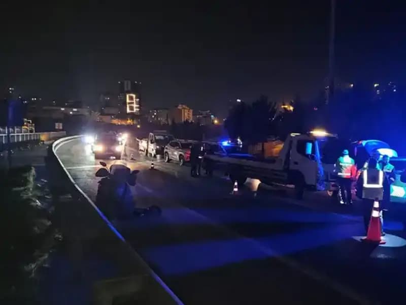 TEM Otoyolu'ndaki Şok Edici Kaza: Yatan Kişi Metrelerce Sürüklendi!