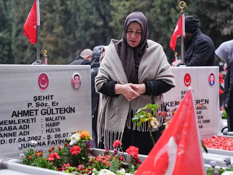 Edirnekapı Şehitliği'nde Ramazan Bayramı'nda Duygusal Ziyaretler
