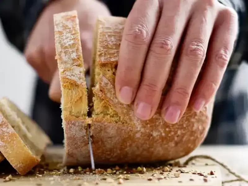 Taze Ekmeğin Sağlığı Kızarmış Ekmekten Daha Fazla mı? İşte Gerçekler!