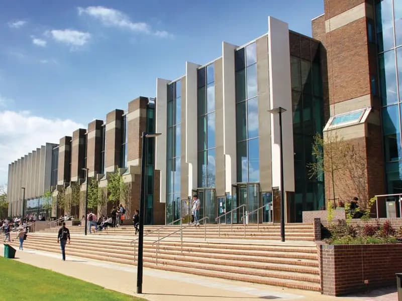 Kent Üniversitesi'nde Menenjit Salgını: 2 Ölü, 11 Hasta