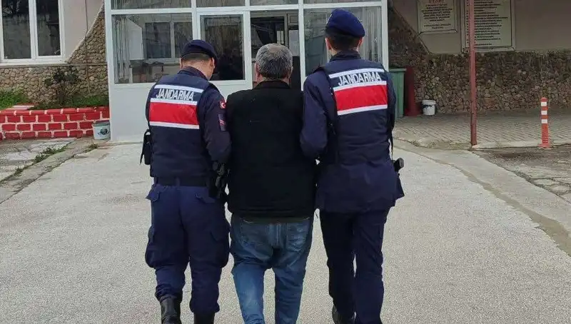 8 Yıldır Aranan Suçlu Sonunda Yakalandı, Cezaevine Gönderildi