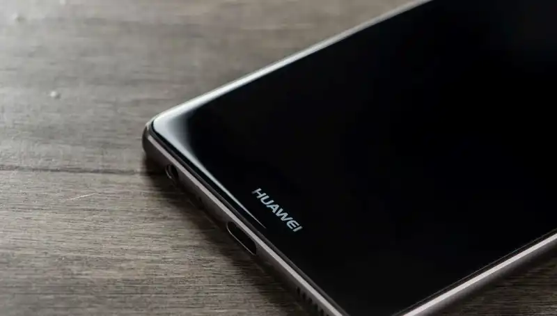 Huawei'nin Yeni Katlanabilir Telefonu: Geleceğin Teknolojisiyle Tanışın