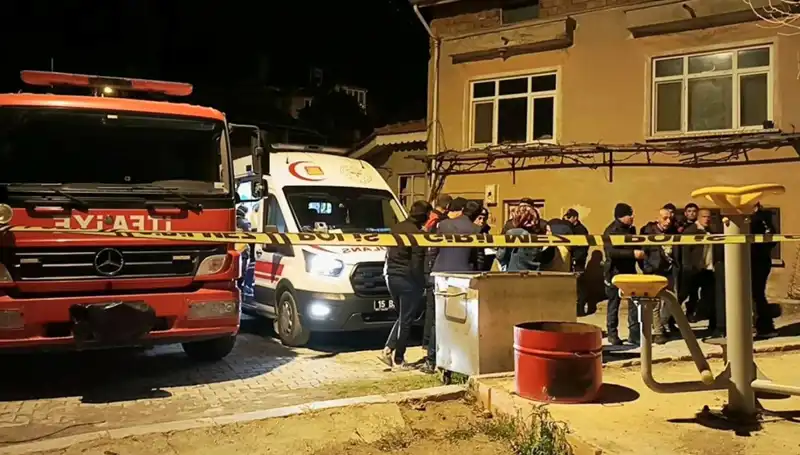 Esrarengiz Yangında Yaşlı Adamın Cansız Bedeni Bulundu