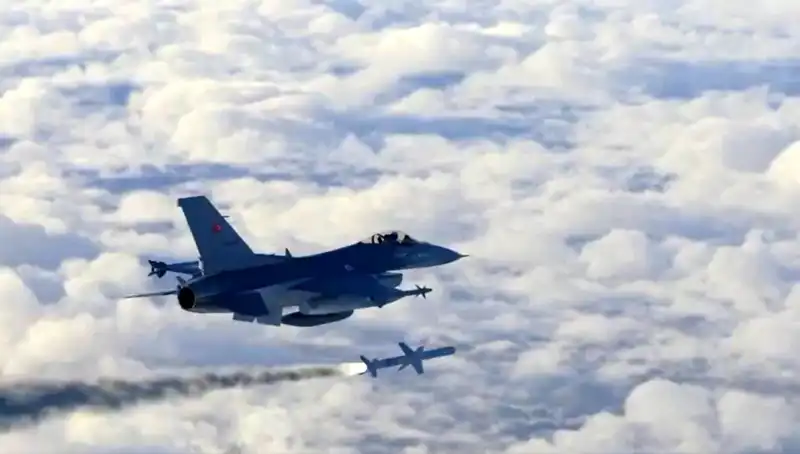 F-16 EDPOD Sistemi, Kritik Testlerde Beklentileri Aşarak Başarıyla Geçti
