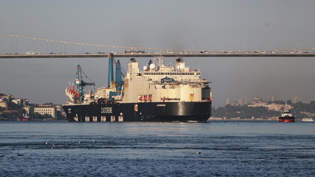 İstanbul Boğazı'nda Gemiler Durdu