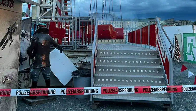 Dönme Salıncağın Acı Kazası: Reklam Direkleri Facianın Eşiğinde!