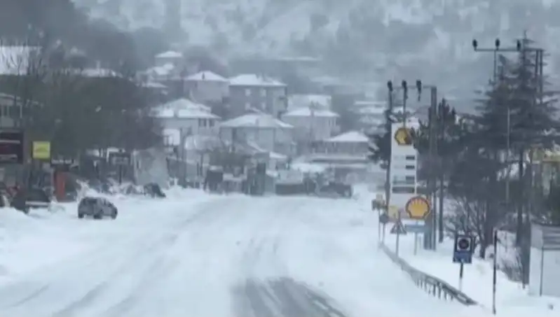 Sertavul Geçidi'nde Kış Uyarıları: Kar, Tipi ve Sis Ulaşımı Olumsuz Etkiledi