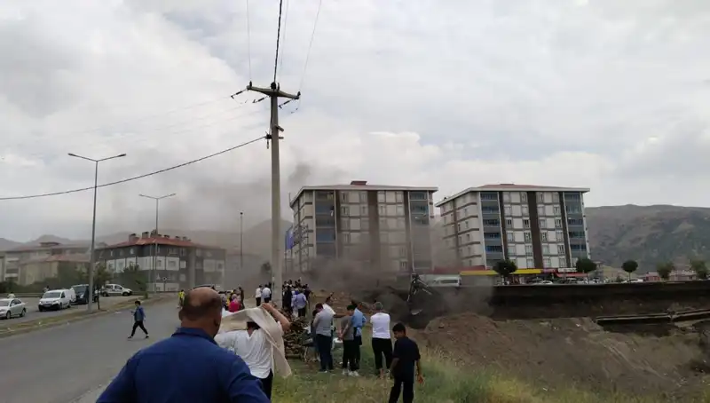 Bitlis'te Doğalgaz Hattında Patlama: Can ve Mal Kaybı Olup Olmadığı Henüz Belirsiz