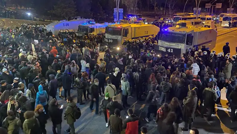 İstanbul ve Ankara'da Öğrencilerden İmamoğlu Eylemi: Diplomaların İptaline Protesto