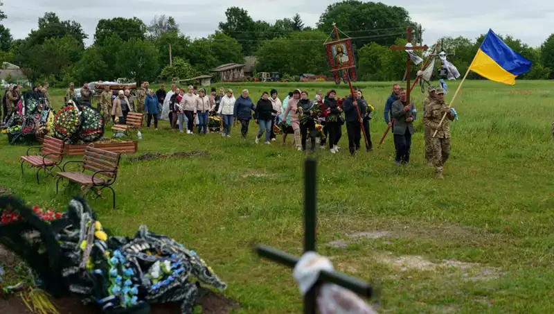 ** İngiliz Asker, Ukrayna'daki Çatışmalarda Hayatını Kaybetti: Uluslararası Tepkiler Büyüyor