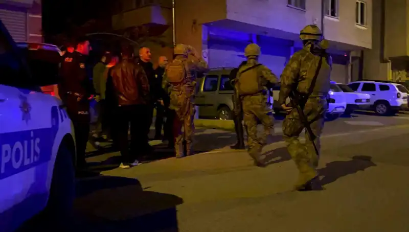 Sakin Mahallede Dehşet Anları: Balkondan Tüfekle Açılan Ateş