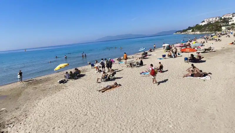 Yazın Gelmesiyle Plajlar Kalabalıklaştı, Sıcaklık 29 Dereceyi Aştı