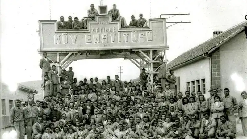 17 Nisan'ı Anlamak: Köy Enstitüleri'nin Tarihsel Önemi ve Mirası