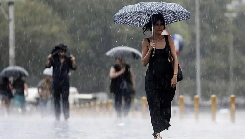 İstanbul ve Ankara'yı Vuran Sağanak Yağışlar: Meteoroloji Uyardı