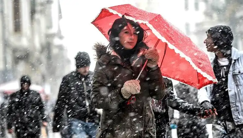 İstanbul'da Soğuk Hava Dalgası: Sıcaklık 20 Derece Birden Düşecek!