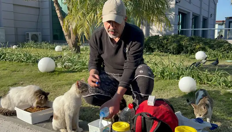 59 Yaşındaki Adamın Günlük 8 Kilometre Yürüyüşle Dikkat Çeken Hikayesi