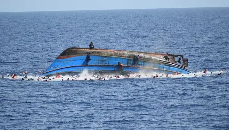 Filipinler'de Gemi Faciası: 4 Ölü, 7 Kişi Hala Aranıyor