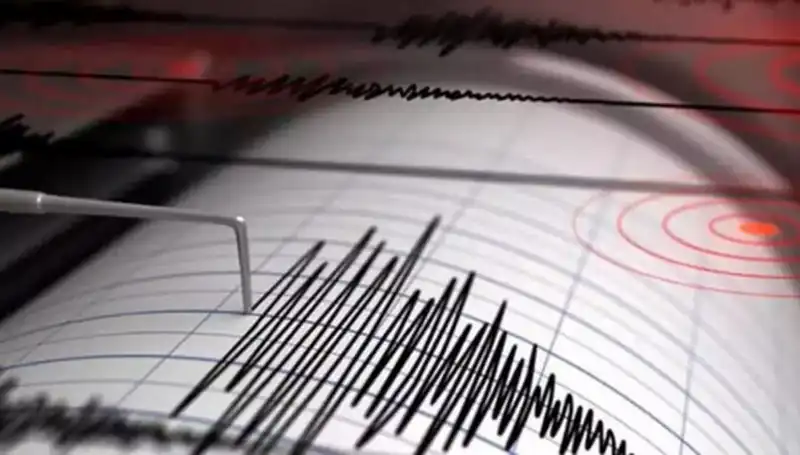 Ege Açıklarında 4,1 Büyüklüğünde Deprem: İtalyan Sismologlardan Uyarı