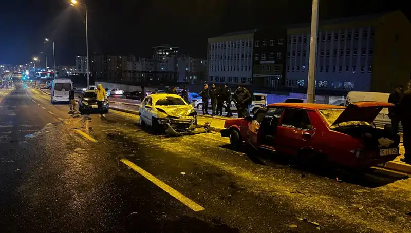 Kayseri'de Feci Kaza: 11 Araç Birbirine Girdi!
