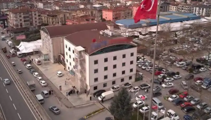Özel Hastanenin Deprem Güvenliği Şüphe Uyandırıyor: Perde Betonları Kesildi İddiası