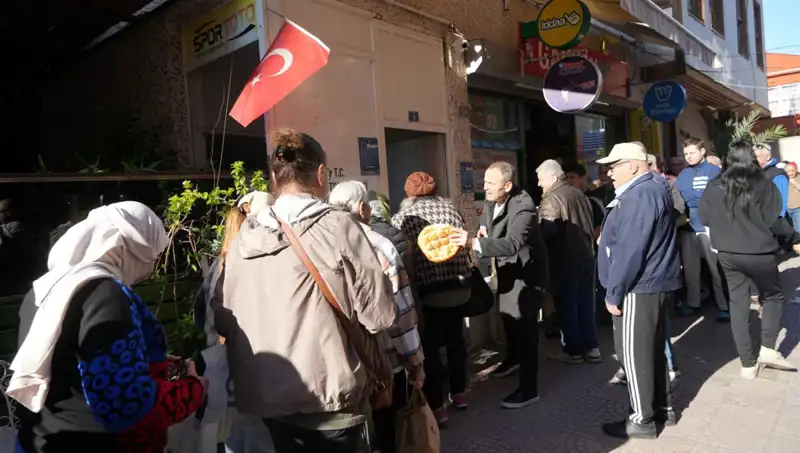 13 Yıllık Ramazan Geleneği: İhtiyaç Sahiplerine İki İki Yardım Eli Uzatılıyor