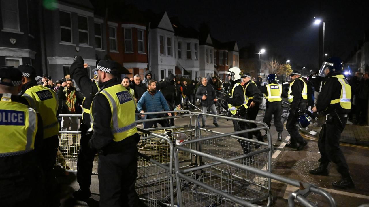 Londra'da PKK Yandaşları ile Polis Arasında Çatışma