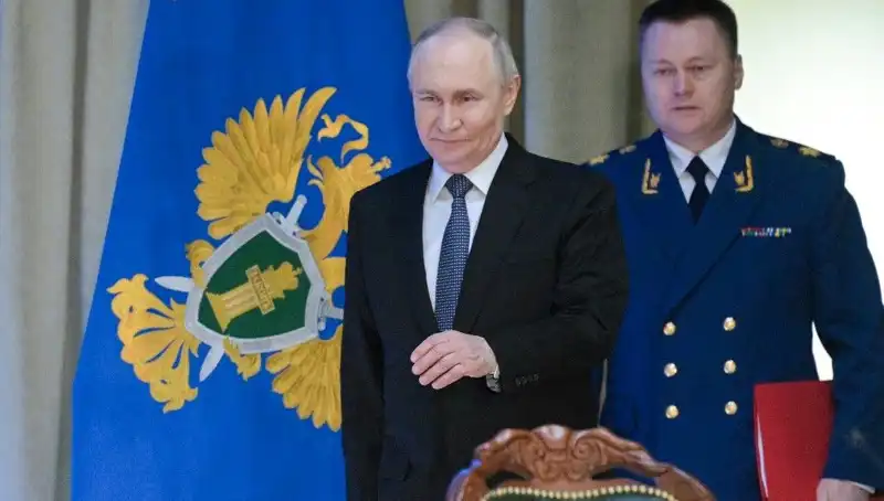 Rusya'da Şok İlan: Putin, 6 Ay İçinde Seçim Yapacak