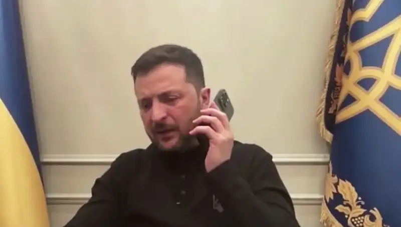 Zelenski'nin Basın Toplantısında Macron'dan Beklenmedik Telefon: "Seni Sonra Arayacağım"
