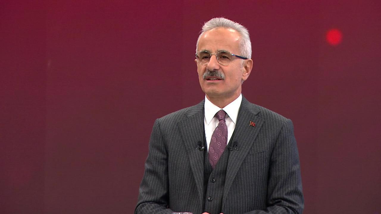 Bakan Uraloğlu, Sosyal Medyaya Düzenleme Yıl Sonuna Kadar Gelecek
