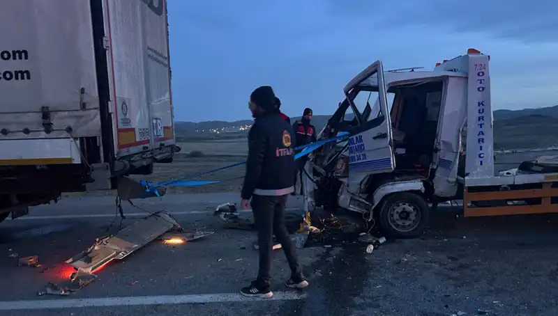 Trafik Kazasında Yalnızca Yardıma Durdu, Feci Bir Çarpışma Yaşandı