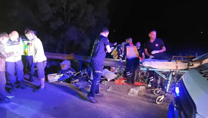 : Minibüs Kazasında Düşen Yolcular: Can Güvenliği Tehlikede mi?