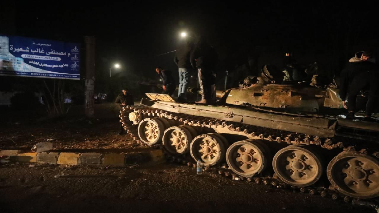 Rejim karşıtı güçler stratejik Humus ilinde Rasten'i ele geçirdi