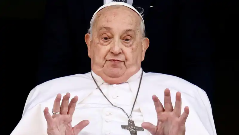 Papa Francis’in Ölümden Dönüş Hikayesi: "Kendi Kusmuğunda Boğuldu"