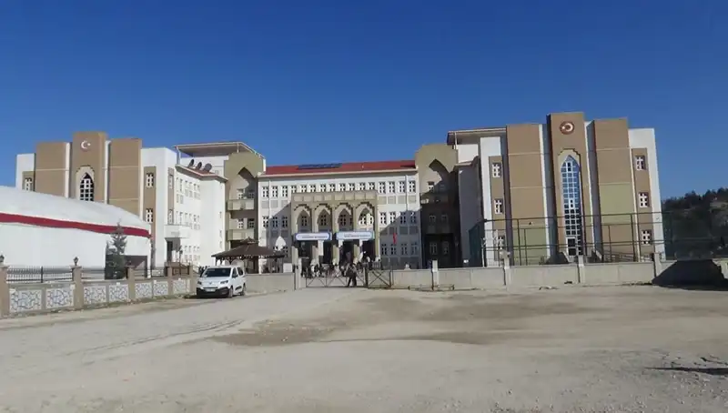 Ortaokulda Öğretmenden Öğrenciye Şiddet İddiası: Eğitimde Güvenlik Sorunu