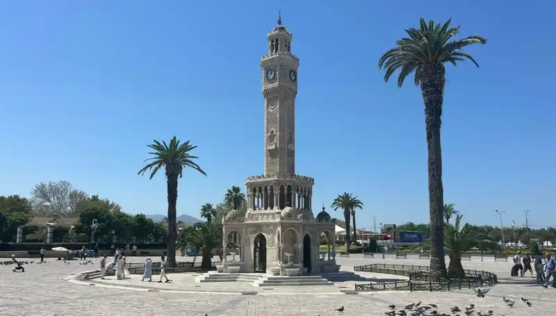 İzmir’in Kavurucu Sıcakları: Meydanlar Boş, Vatandaş Bunalıyor