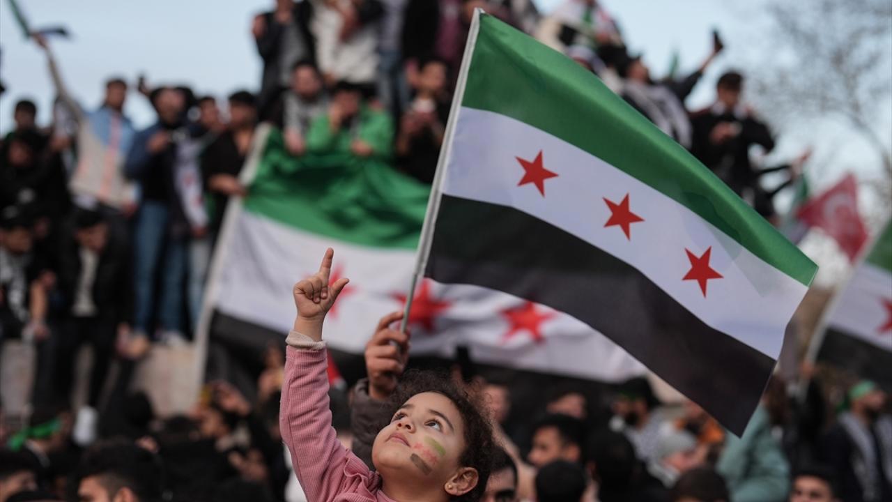 Suriye'nin Bayrağı Değişti: Yeni Bayrağın Anlamı