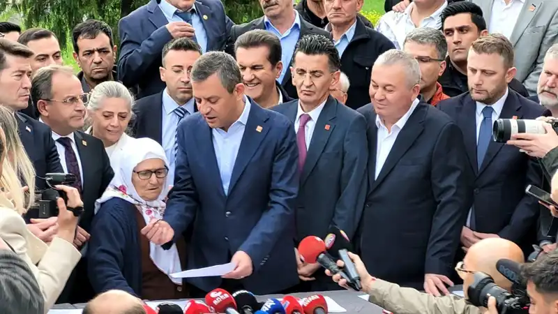 CHP, Ekrem İmamoğlu İçin Büyük Bir İmza Kampanyası Başlattı