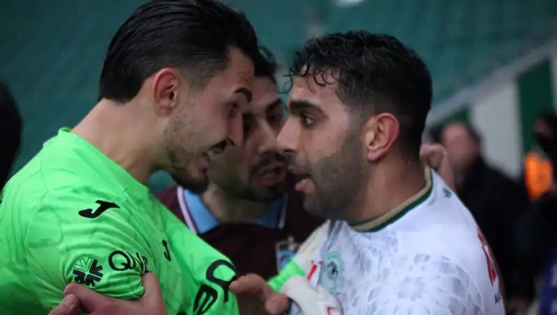 Konyaspor-Trabzonspor Maçında Kargaşaya Neden Olan Olaylar!