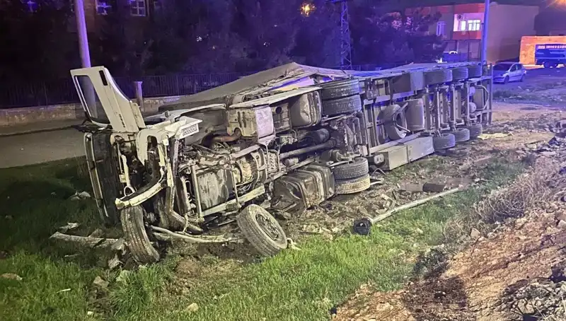 TIR Devrildi, Altı Kişinin Yaralandığı Kaza Olayı Detaylarıyla Açıklandı